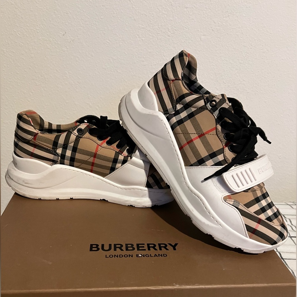 Burberry Low top sneakers